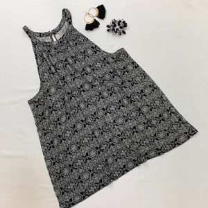 Loft Black and White Medallion Print, Rayon Knit, Halter Top, XL, EUC